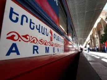 2 часа 10 минут были задержаны поезда Ереван-Батуми и Батуми-Ереван