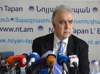 L’Azerbaïdjan recrute le tristement célèbre député Hastings pour sa propagande anti-arménienne.Harut Sassounian