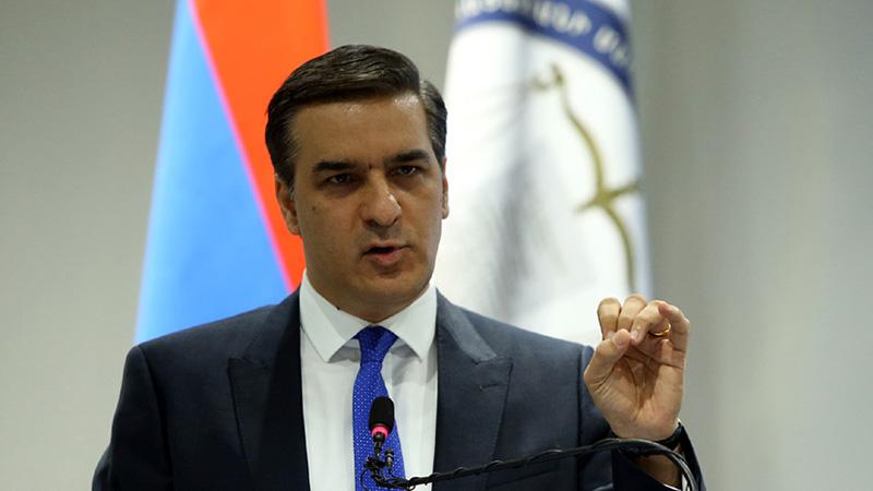Ադրբեջանի նախագահին առընթեր Սոցիալական հետազոտությունների կենտրոնն ապրիլի 18-ին հրապարակել է հարցումներ, որոնք վերաբերում են Հայաստանի Հանրապետությանը