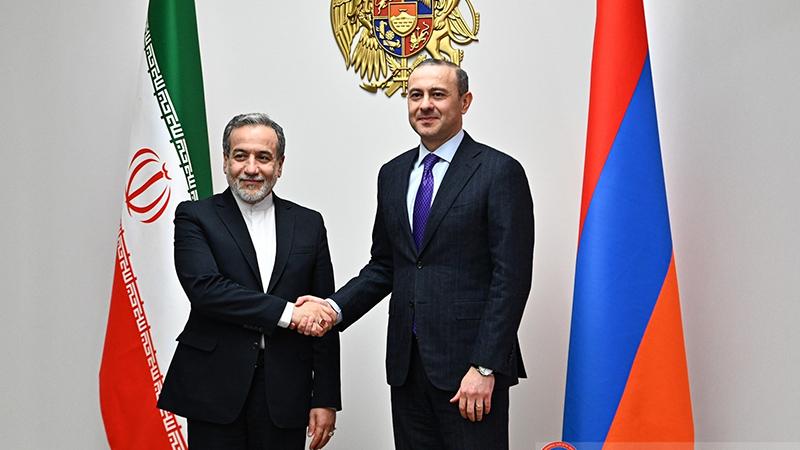 Իրանը դեմ է տարածաշրջանի՝ միջազգայնորեն ճանաչված սահմանների ցանկացած փոփոխության. Արաղչին՝ Գրիգորյանին