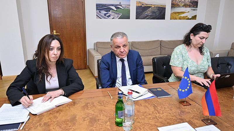 ՏԿԵ նախարարը և ԵՄ դեսպանը քննարկել են Էներգետիկ, տրանսպորտային, ջրային ոլորտին վերաբերող հարցեր