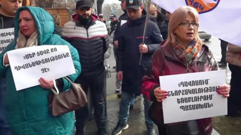 «Խաչատուրյա՛ն, ինչի՞ համար ես շնորհակալ Ալիևին»․ բողոքի ակցիա նախագահականի դիմաց