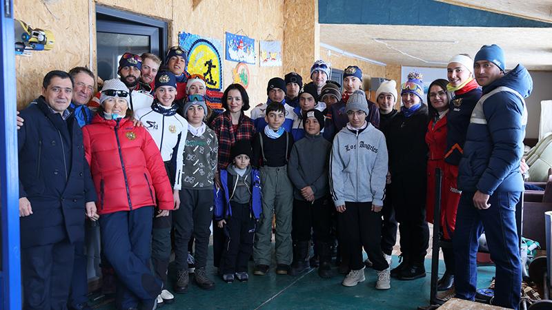 Ձեր օրինակը տեսանելի դարձնել. Ժաննա Անդրեասյանն այցելել է Աշոցքում մարզվող դահուկավազորդներին