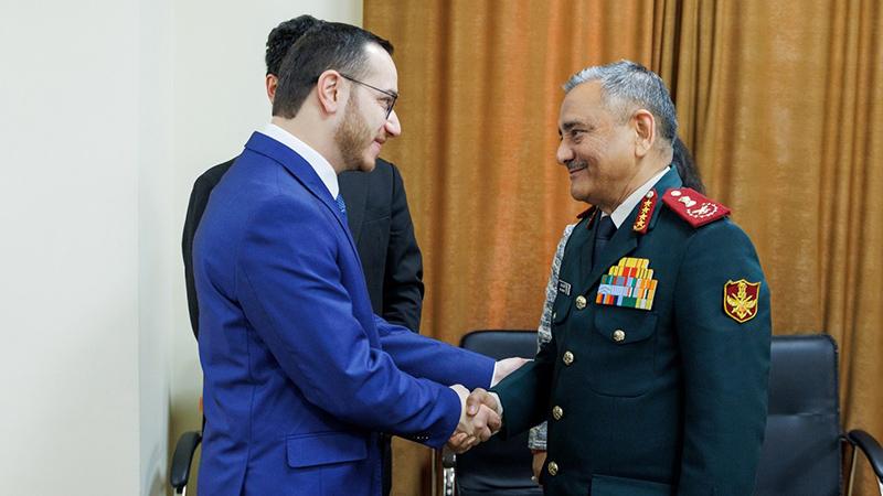 ԲՏԱ նախարար Մխիթար Հայրապետյանը հանդիպել է Հնդկաստանի զինված ուժերի պաշտպանության շտաբի պետ Անիլ Չաուհանի հետ