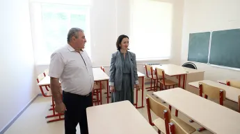 Zhanna Andreasian has visited the Atom Secondary School No. 2 in Garni.