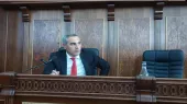 Откройте ограничения Вардана Гукасяна, не преследуйте, давайте сложим мандаты и пойдем на новые выборы. ․ Аракелян