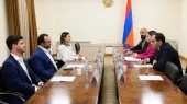 Обсуждались риски и возможности применения искусственного интеллекта (ИИ) в сферах здравоохранения и образования.