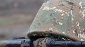 Служащий по контракту погиб.